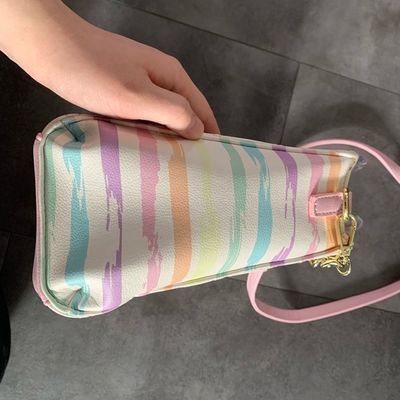 Med size, snap closure, clear handles. Used a couple times. Good condition. - Picture 2 of 4